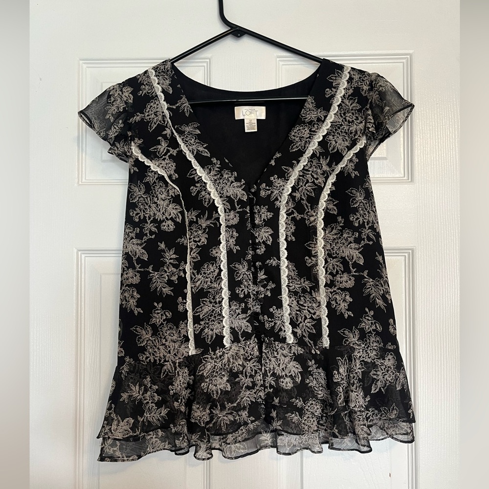 LOFT Black and White Ruffled Cap Sleeve Blouse